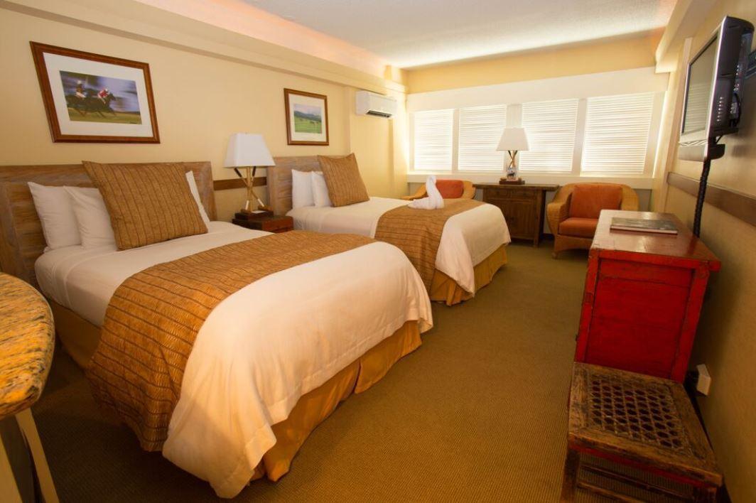 Equus Hotel Honolulu Bagian luar foto