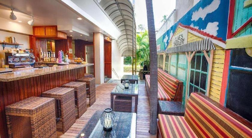 Equus Hotel Honolulu Bagian luar foto