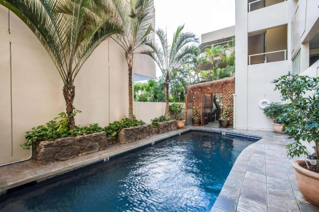 Equus Hotel Honolulu Bagian luar foto