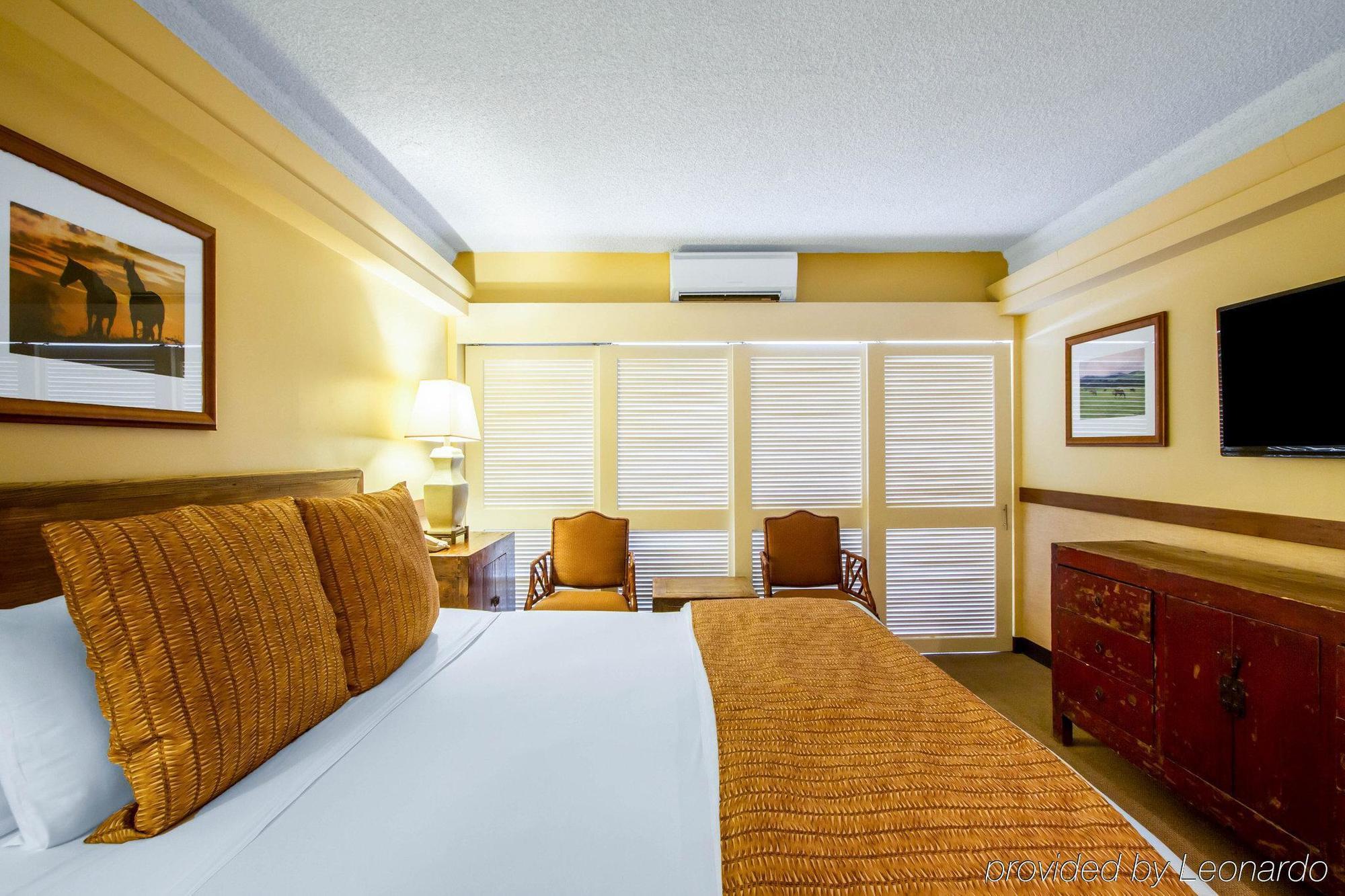 Equus Hotel Honolulu Bagian luar foto