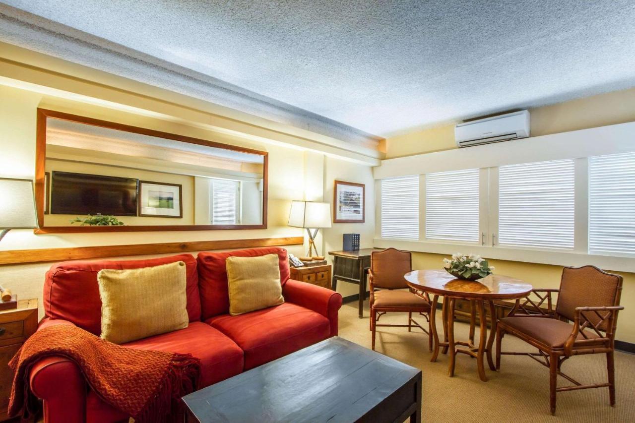 Equus Hotel Honolulu Bagian luar foto
