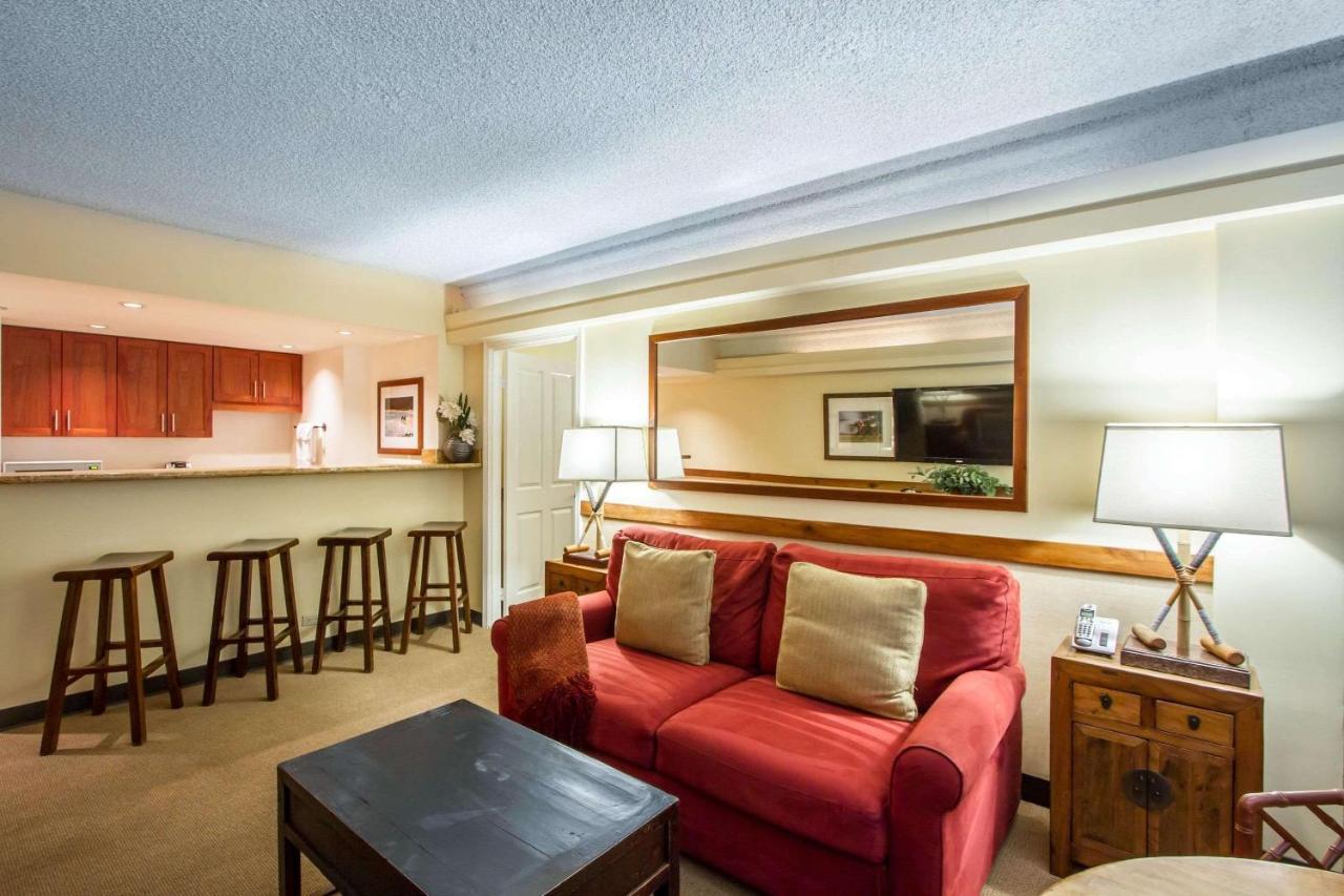Equus Hotel Honolulu Bagian luar foto